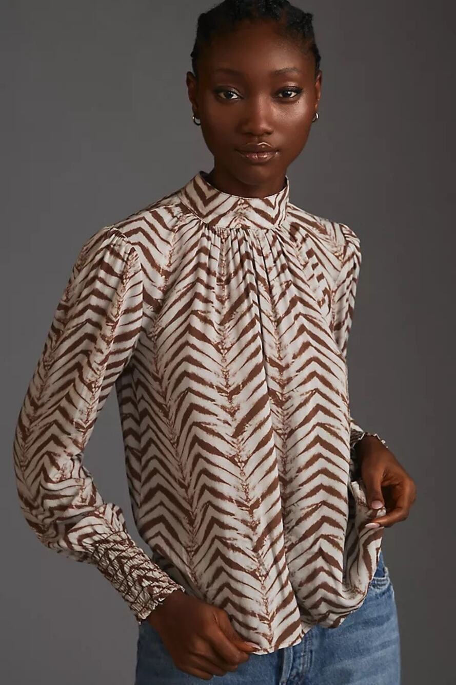 Bella Dahl Lila Mock Neck Smocked Blouse Chevron Print Tan Medium